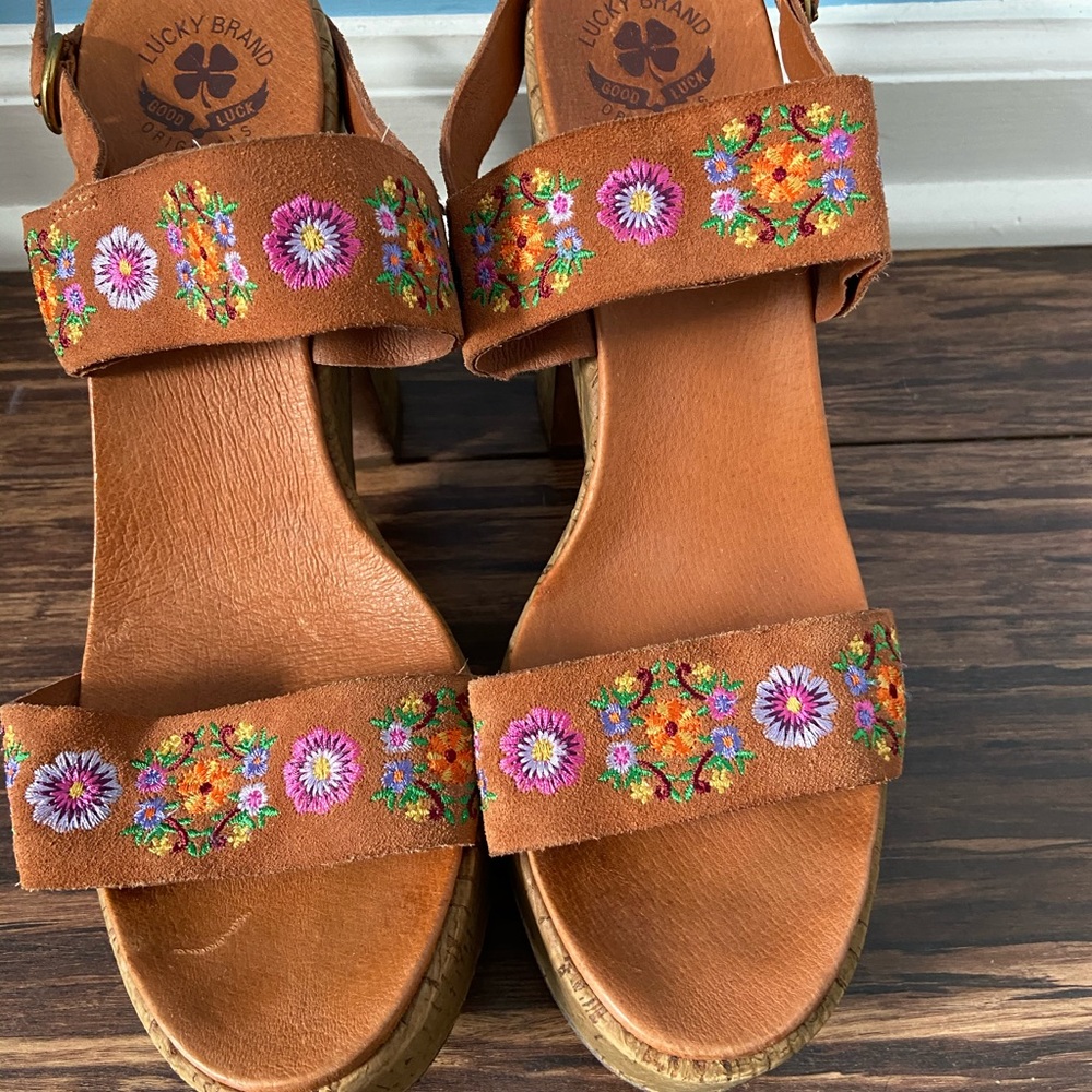 Lucky Brand Retro Sandals.